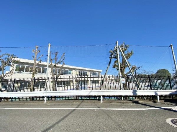 周辺環境:片平小学校(学校教育目標「風になろう わ になろう かたひらの子」　なかよく語り合い協力しあう、豊かな人間性をはぐくむ教育)