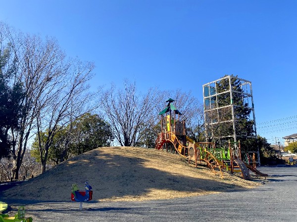 周辺環境:大場かやのき公園(樹齢600年ともいわれる「かやの木」がシンボルの穴場の公園です。園内には大きな複合遊具があります。)