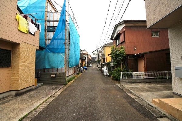 外観:現地写真（建築中・足場有）