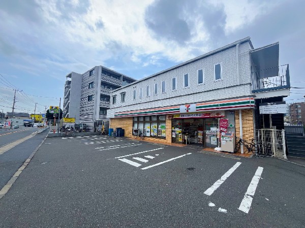 周辺環境:セブン-イレブン 川崎古川町店(セブンミールは大好評です。今や公共料金の支払いや宅配など、色々な用途があるコンビニは必須ですね。)