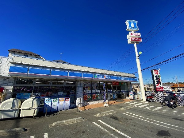 周辺環境:ローソン川崎神木本町四丁目店(「マチのほっとステーション」をスローガンに掲げる通り、忙しい日々に「ほっ」とするひとときをもたらします。)