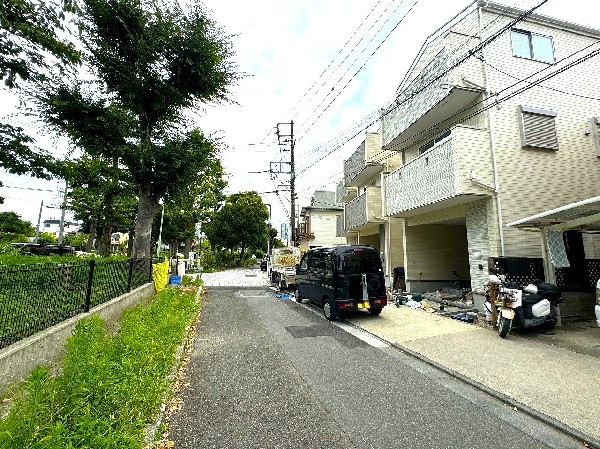 外観:空気感という居心地の良いＢＧＭは、暮らしのステージを彩り、心からのやすらぎと満足感を与えてくれます。全面開口窓を設け、通風と採光を考慮しています。