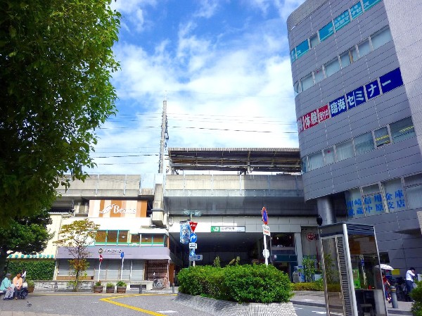 周辺環境:武蔵中原駅(川崎フロンターレのホームグラウンドである等々力競技場の最寄り駅。試合のある日にはユニホーム姿のサポーターの姿をたくさん見かけます。)