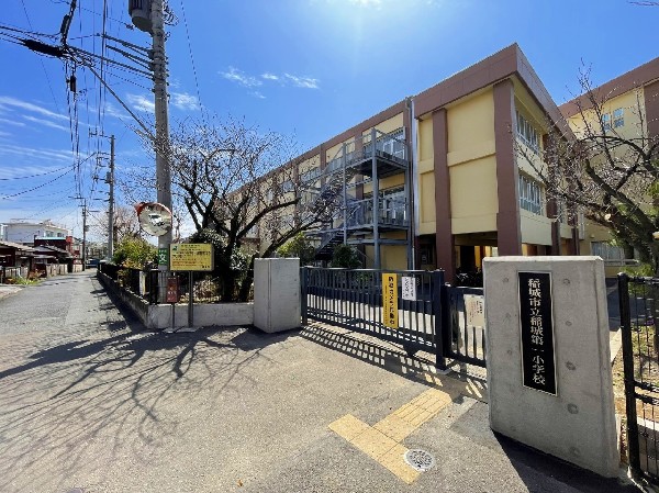 周辺環境:稲城市立第三中学校(成長の過程でより濃い時間を過ごす3年間。ここで過ごす時間は、お子様にとって、とても大切な思い出となるはずです。)