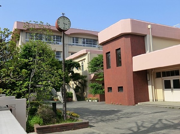 周辺環境:王禅寺中央中学校(川崎市麻生区の王禅寺中学校と白山中学校が統合されて、平成20年4月に開校した学校です。)