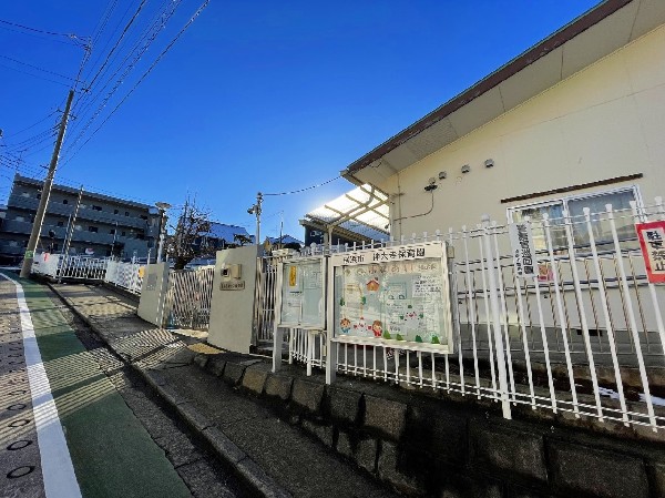 周辺環境:神大寺保育園(横浜市の公立認可保育園。40年以上前に開園した平屋建ての園舎。定員60名。)