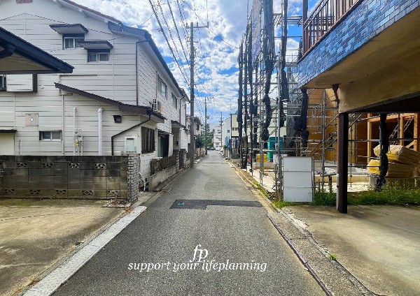 外観:大通りから1本入った閑静な住宅街で静かな日常を送る事が出来る住環境です。