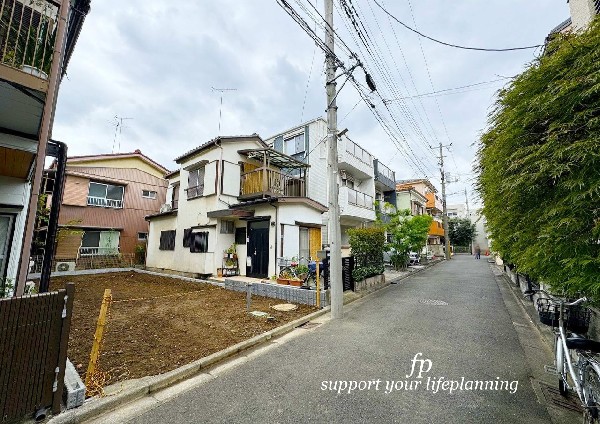 外観:大通りから1本入った閑静な住宅街で車通りも少なく静かな日常を送ることの出来る住環境です。