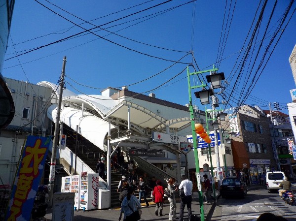 周辺環境:菊名駅(東急東横線の特急、通勤特急、急行停車駅で、JR横浜線と2路線利用可能。)