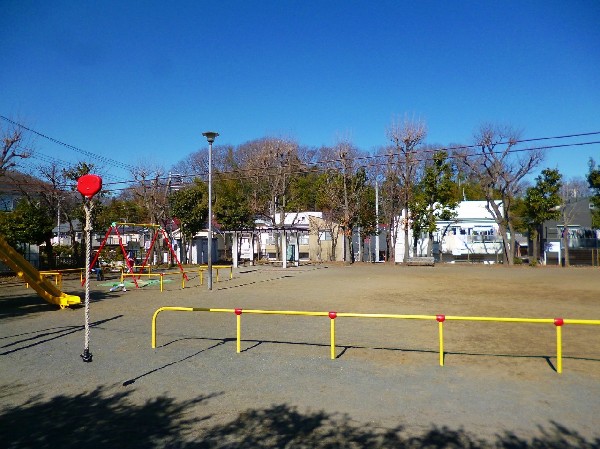 周辺環境:菅小谷公園(近くには公園もあり緑を感じる事が出来、休日などにお散歩などに最適です。)