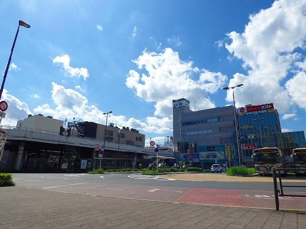 周辺環境:中山駅(JR横浜線と市営地下鉄グリーンラインの乗り入れ駅。駅直結のショッピングセンターもあり、便利です。)