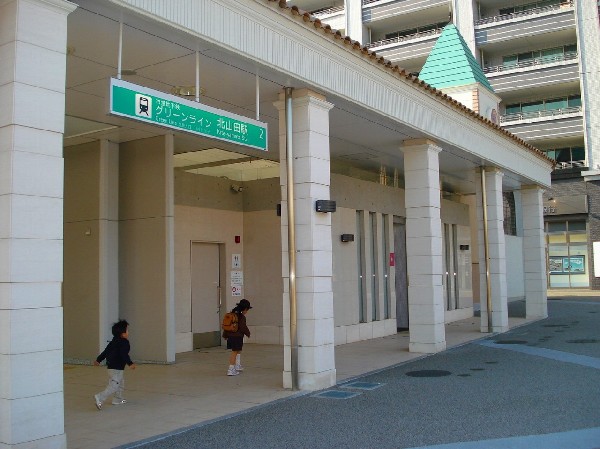 周辺環境:北山田駅(横浜方面や都内方面、どちらにもアクセス良好です。駅周辺には商業施設、少し離れると住宅街と、利便性と住環境のバランスが整うエリアです。)