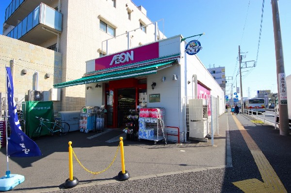 周辺環境:まいばすけっと高田駅前店(イオングループの小型スーパーまいばすけっとは高田駅の目の前にあります。お仕事帰りにさっと買い物できるのは便利。)