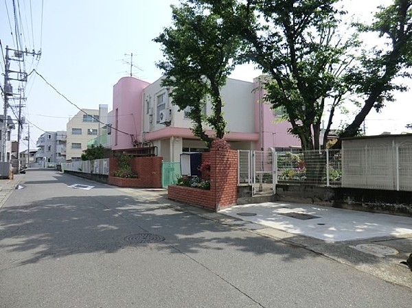 周辺環境:川崎市土渕保育園(定員120人規模の認可保育園、敷地面積1600m2に広い園庭のあり、子供達が元気に走り回っている保育園です♪)