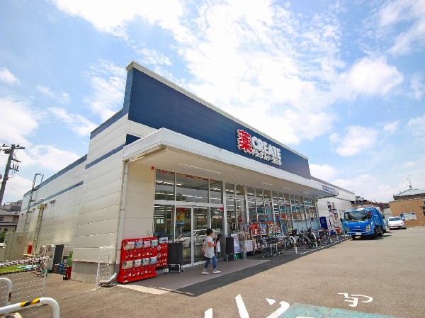 周辺環境:クリエイトS・D川崎南野川店　(豊富な品揃えときめ細やかなサービスのドラッグストア。日用品から処方調剤まで様々なサービスを展開しています。)