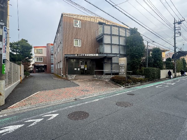 周辺環境:東京多摩病院(四季の花々が病院を彩り、利用者の目を和ませております。療養病院として長い伝統を持ち良好な環境を整えております。)