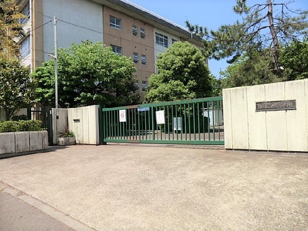 周辺環境:西野川小学校(「自然の坂道」「せせらぎ池」が特徴です。学校キャッチフレーズはにこにこ しんせつ のびのびと がっこうだいすき わっくわく。)