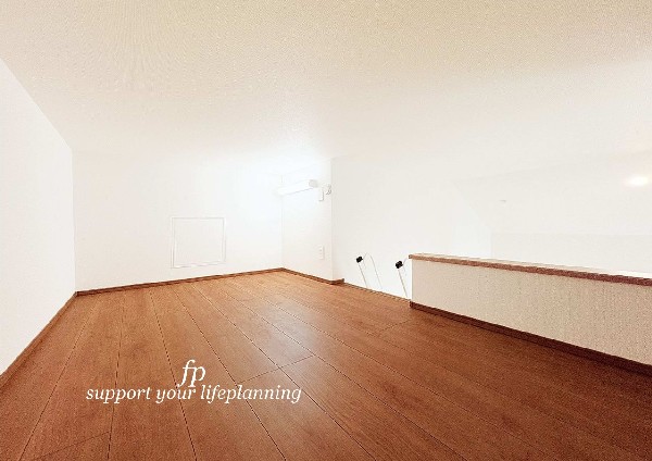 勾配天井を生かしたロフトスペースを完備。季節用品や捨てられないご家族の思い出もしっかりと収納できます。居室空間を邪魔しないスペースなので、荷物の多いご家族にピッタリ。