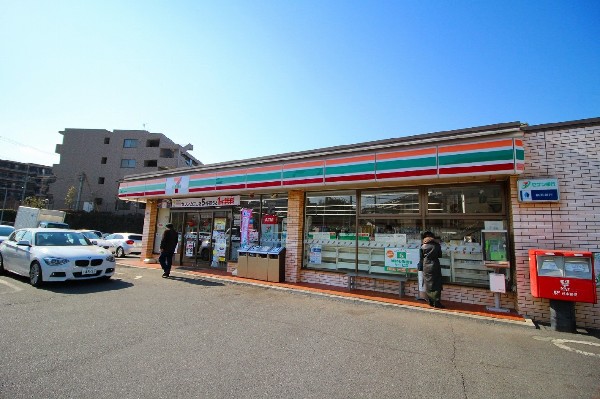 周辺環境:セブンイレブン犬蔵２丁目店(~近くて便利~新商品やキャンペーン等だけでなく、宅配便、切手、ATM等様々なサービスが充実のコンビニエンスストア。)