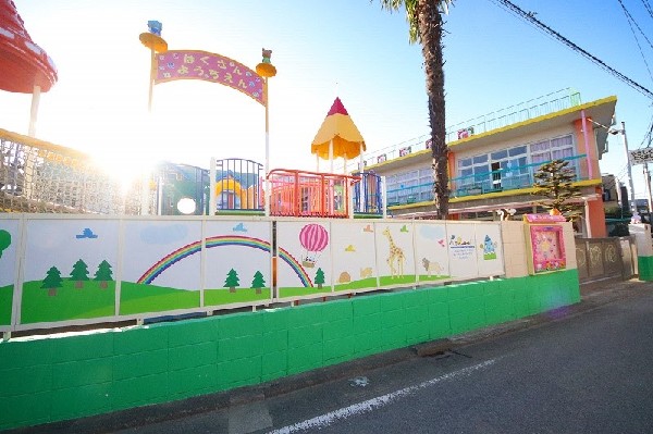 周辺環境:白山幼稚園　(毎日の送り迎えに無理のない距離感にある幼稚園です。園舎から子供たちの元気な声が聞こえてきます。)