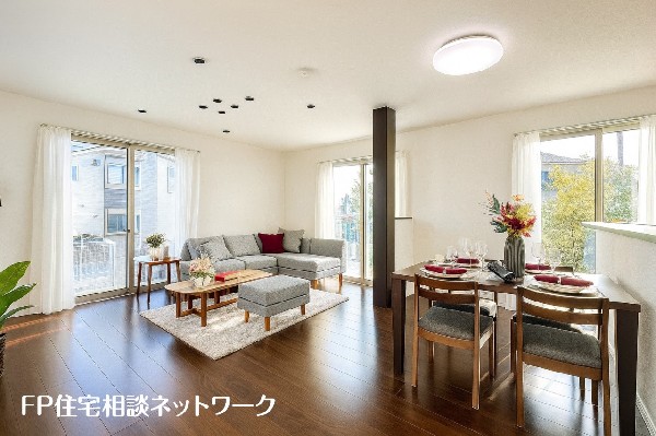 オープンでのびやかな空間を生み出す、こだわりの広がりとゆとり。家族と過ごす時間を大切にしたい方にぴったりの明るくゆとりある住空間です