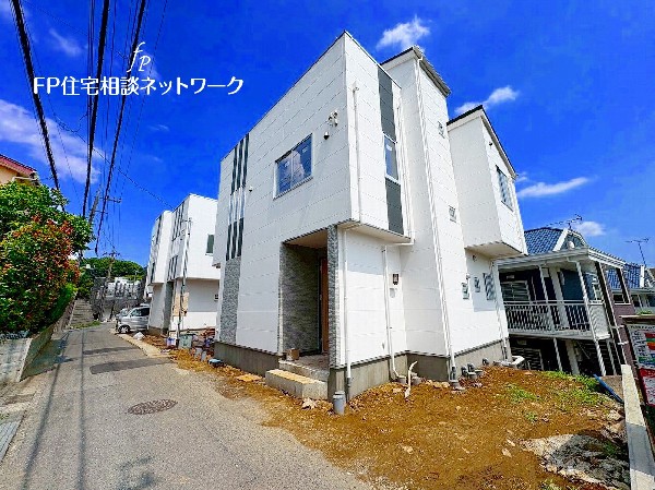 外観:大通りから1本入った閑静な住宅街で車通りも少なく静かな日常を送ることの出来る住環境です。