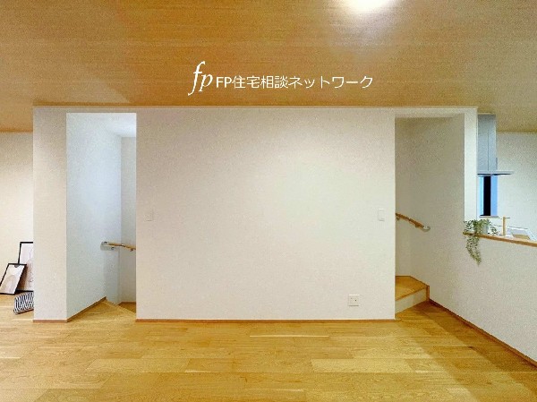 リビングを通過して2階へと登れるリビングイン階段。ただいま、おかえりの声が響き渡る。毎日大切な家族とコミュニケーションが取れる家族思いの間取りを作りました。