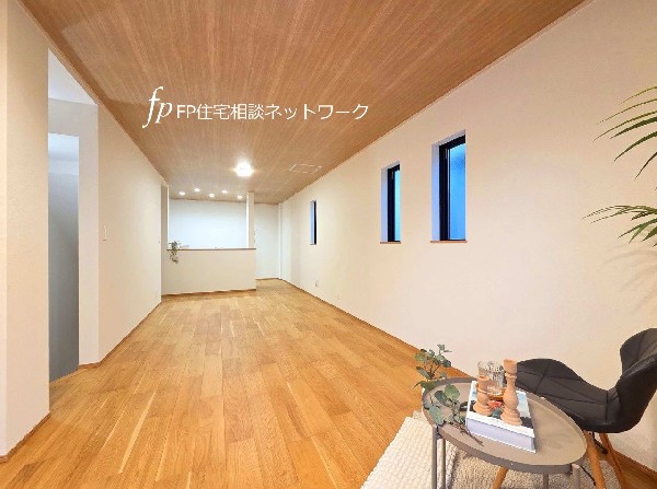 大切な家族が集まるからこそこだわりたいLDK。休日はお陽さまの光をたっぷりと取り込めるぽかぽかリビングで過ごしませんか。