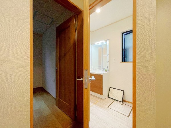 早く引っ越しがしたいとお考えのご家族にピッタリの完成済み物件。室内のインテリアもイメージがしやすく、新生活が楽しみですね。