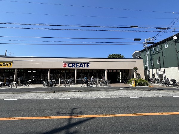 周辺環境:クリエイトＳ・Ｄ塚越店  (コンビニ同様に、生活に欠かせないドラッグストア、飲料や食品などももちろん取り扱っていて便利です。)