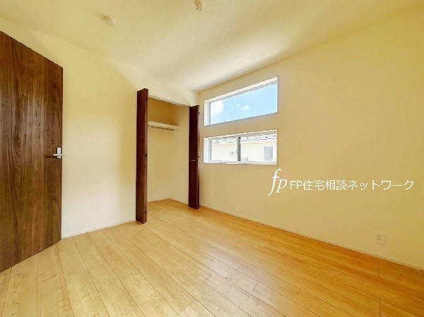 全居室には収納クローゼットを完備。普段使いのお洋服や小物もまとめてスッキリ収納。居室空間を隅々まで使えるのが嬉しい。