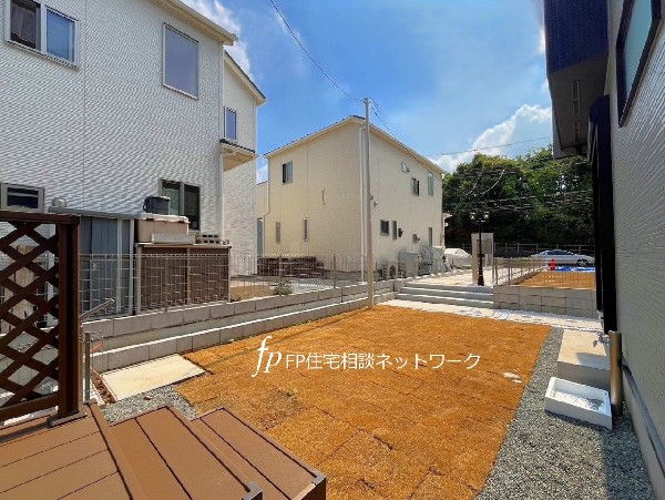 外観:快適な緑に恵まれた閑静な住宅地は、伸び伸びスローライフの夢を叶えてくれます。緑も多く、環境も申し分ないので子育てには最適。