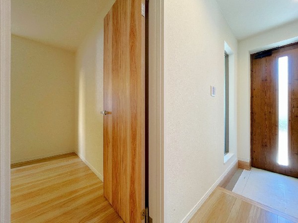 室内に光と風をふんだんに感じる立地の新築一戸建。省エネ等級4、断熱等級4の省エネ適合住宅。