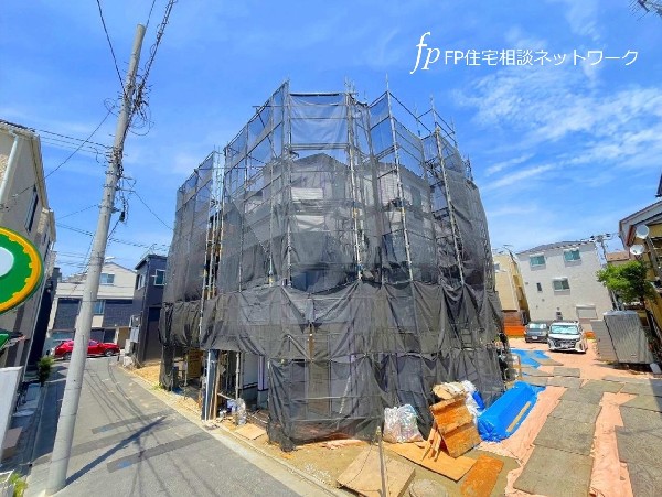 外観:多路線乗り入れで通勤・通学にも便利なターミナル駅、商業施設充実の川崎駅バス利用可（バス停至近）お洒落な新築一戸建がまもなく誕生します。