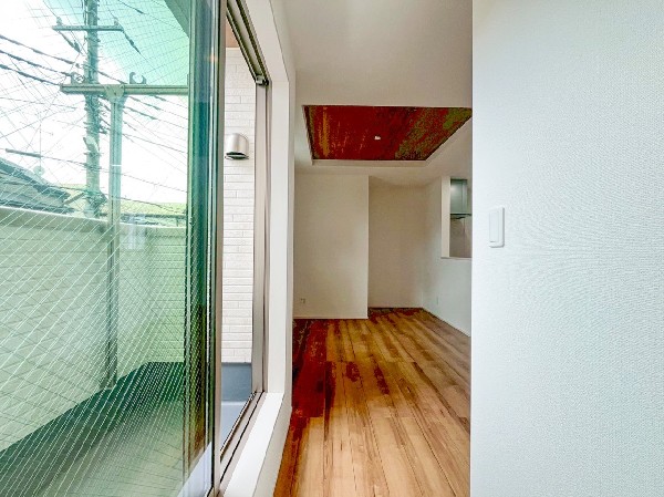 大切な家族が集まるからこそこだわりたいLDK。休日はお陽さまの光をたっぷりと取り込めるぽかぽかリビングで過ごしませんか。