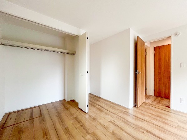 各部屋にクローゼット完備。ゆとりの収納で片付けも掃除もテキパキ完了。もちろん、子ども部屋にもクローゼットがあるので、早くから「自分で片付け」の習慣が身につけられます。