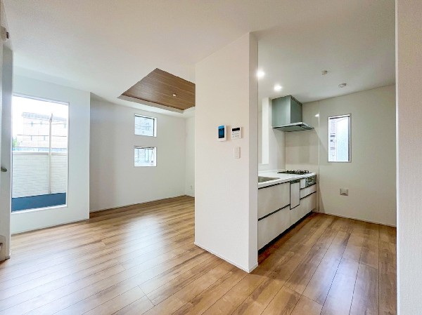 ご家族と会話をしながらのお料理は楽しいですね。出来上がった料理をお子さんが運ぶなどお手伝い時間も増えそう！