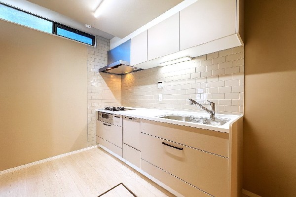 新しいキッチンは食事の支度が捗ります。お手伝いをしてくれるお子様と並びながら準備や片付けが出来るキッチンは、ご家族のコミュニケーションを育む場として活躍します。