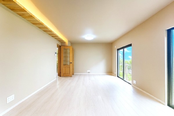 オープンでのびやかな空間を生み出す、こだわりの広がりとゆとり。家族と過ごす時間を大切にしたい方にぴったりの明るくゆとりある住空間です。