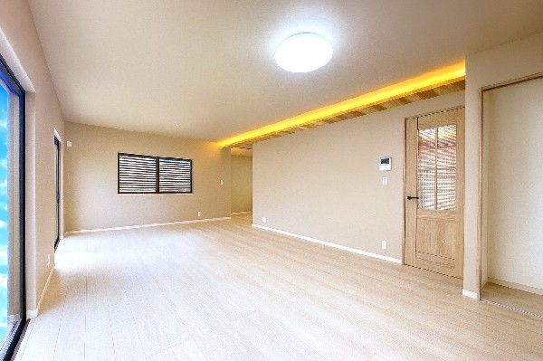 大切なご家族が集まるからこそLDKにはこだわりたいですよね！休日はおひさまの光をたっぷりと取りこめるリビングでゆったりと過ごしませんか？