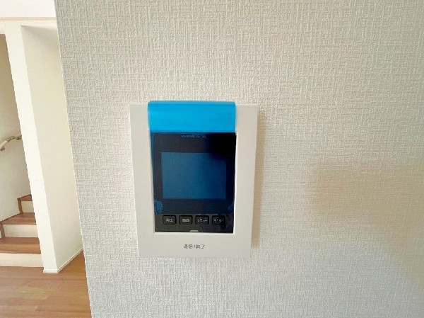 同仕様設備：モニター付インターホンが標準仕様です。不安になりがちな防犯面。目で確認できるからあんしんです。