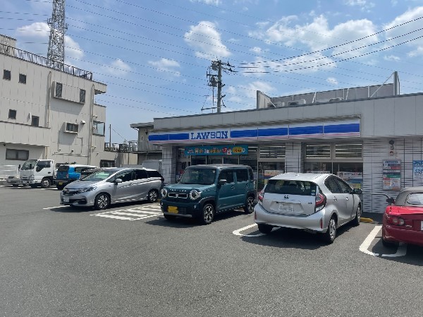 周辺環境:ローソン 横浜都筑池辺町店(「マチのほっとステーション」をスローガンに掲げる通り、忙しい日々に「ほっ」とするひとときをもたらします。)