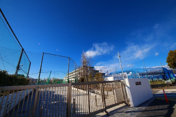 周辺環境:稲城第三中学校(成長の過程でより濃い時間を過ごす3年間。ここで過ごす時間は、お子様にとって、とても大切な思い出となるはずです。)