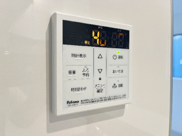 同仕様設備：ワンタッチでお湯張りや保温が可能なフルオートバス。保温機能でいつでも快適に入浴が可能です。