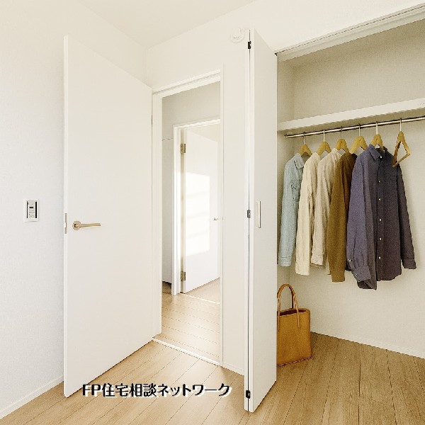 省エネ給湯器（エコジョーズ）　従来型より熱効率が高く、少ない燃料でたくさんのお湯を沸かすことが出来る給湯器。