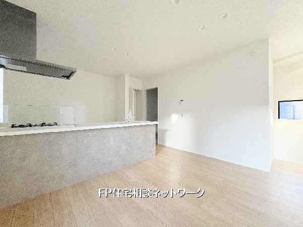 TVモニター付インターホン　モニター付インターホンが標準仕様です。不安になりがちな防犯面。目で確認できるからあんしんです。