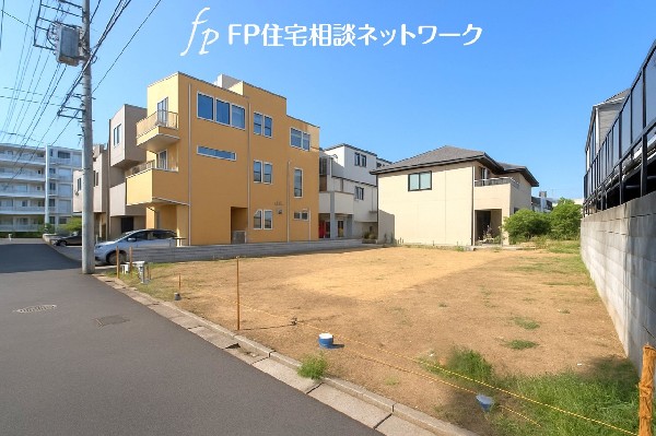 外観:閑静な住宅地で子育て家族にピッタリ。毎日のお散歩も快適な緑に恵まれたエリアで、自然に包まれた穏やかな暮らしを実現するための、ゆとりある住環境が整っています。