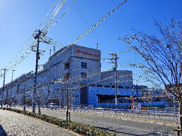 周辺環境:日吉東急アベニュー(東急東横線日吉駅の真上という立地をいかし、デイリーライフを充実させた地域密着専門店ビル。)