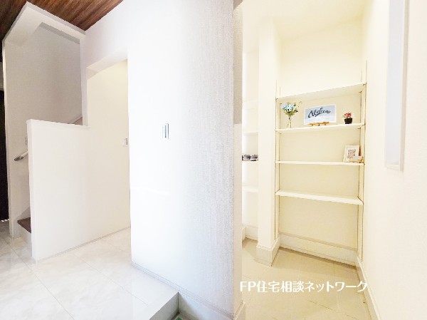 大容量のシューズクローゼットが嬉しい住まい。ご家族全員の靴はもちろん、お子様のおもちゃやベビーカーなどスッキリまとめて収納できます。