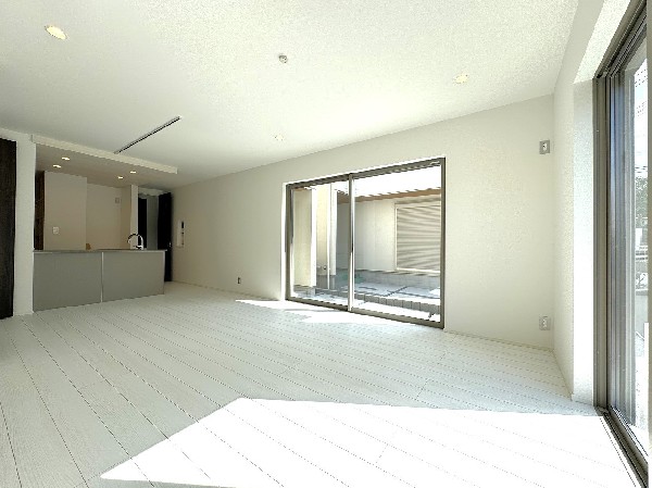 大切なご家族が集まるからこそLDKにはこだわりたいですよね！休日はおひさまの光をたっぷりと取りこめるリビングでゆったりと過ごしませんか？